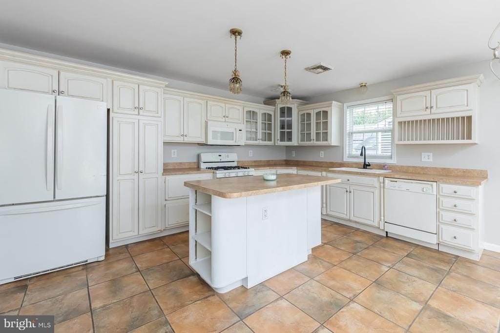 1304 Clearbrook Ave - Photo 3 of 17