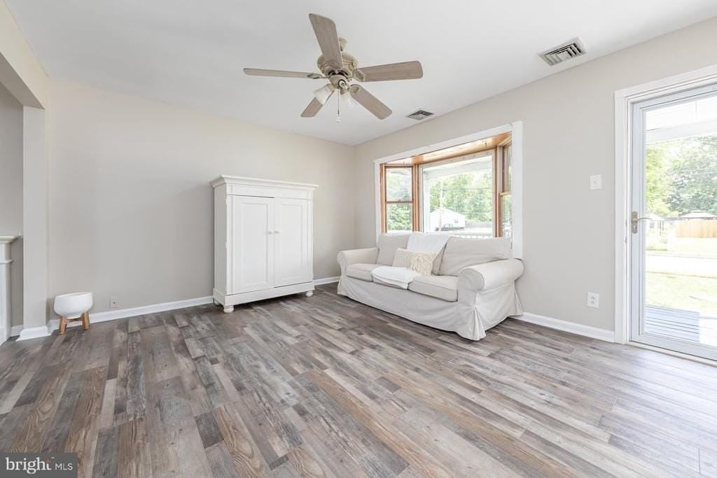 1304 Clearbrook Ave - Photo 6 of 17