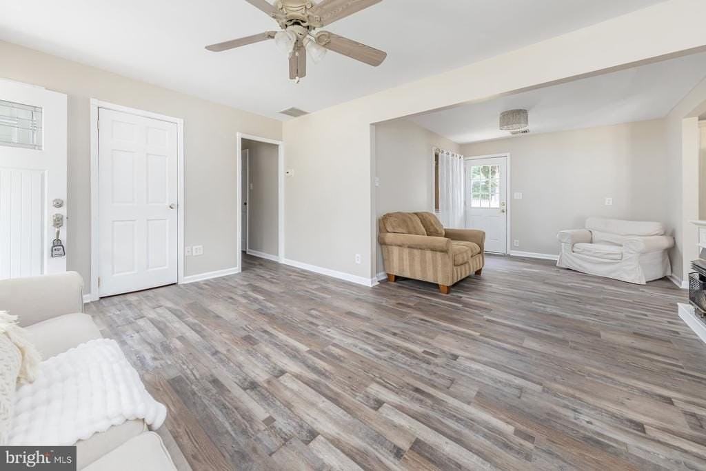 1304 Clearbrook Ave - Photo 7 of 17