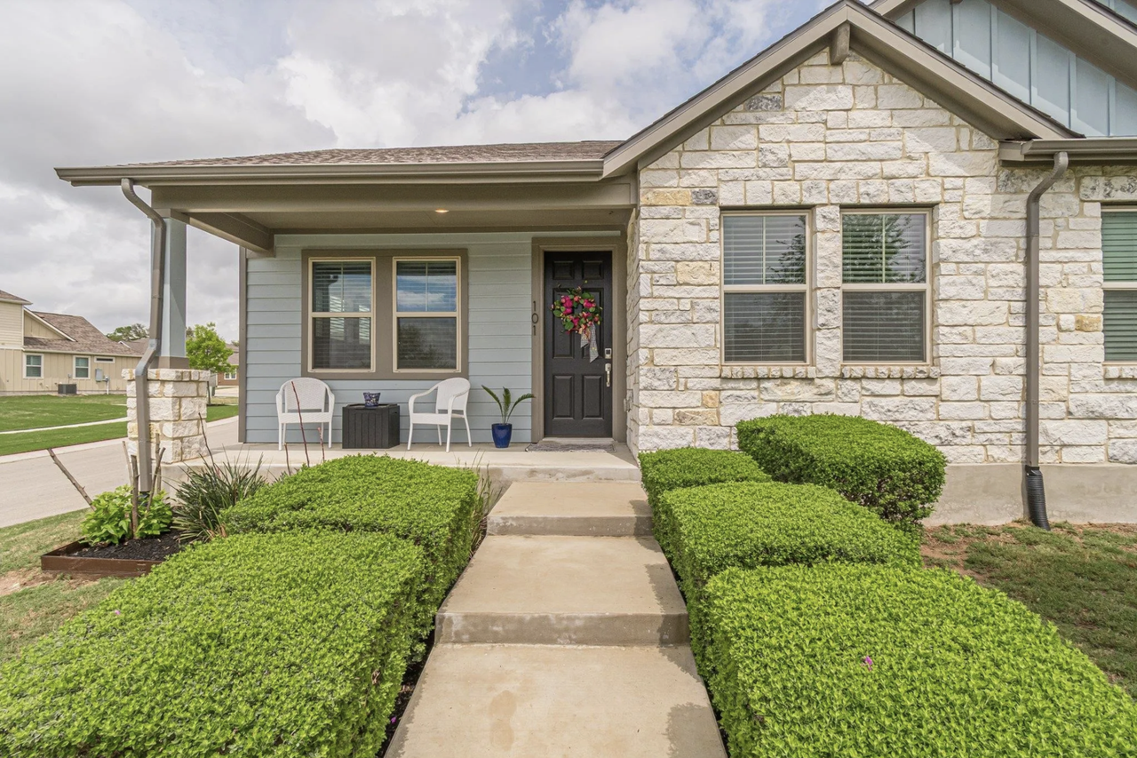104 Kissing Tree Ln - Photo 3 of 23