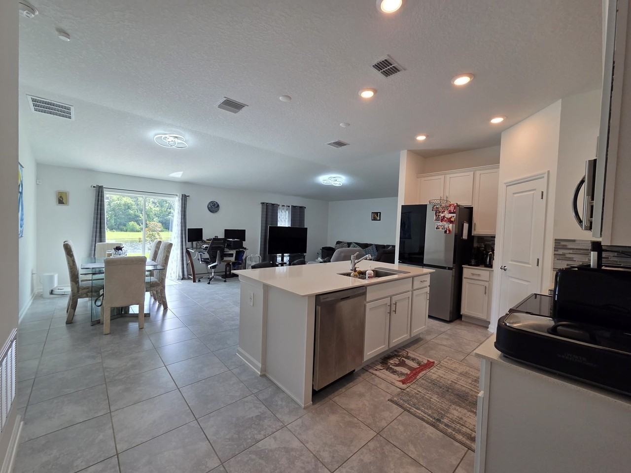 3949 Ambrose Ave #1 - Photo 4 of 24