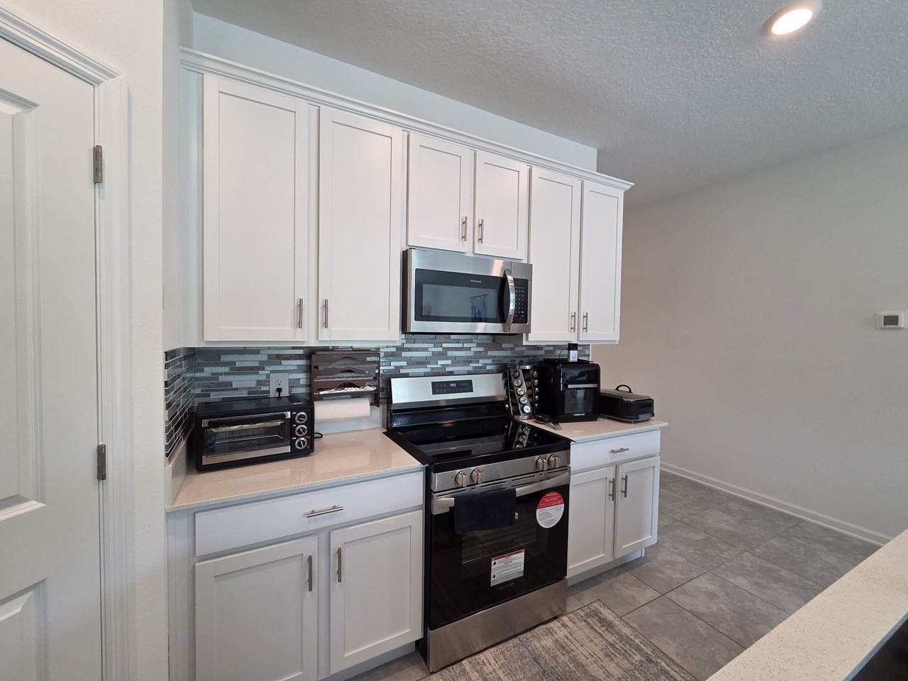 3949 Ambrose Ave #1 - Photo 6 of 24
