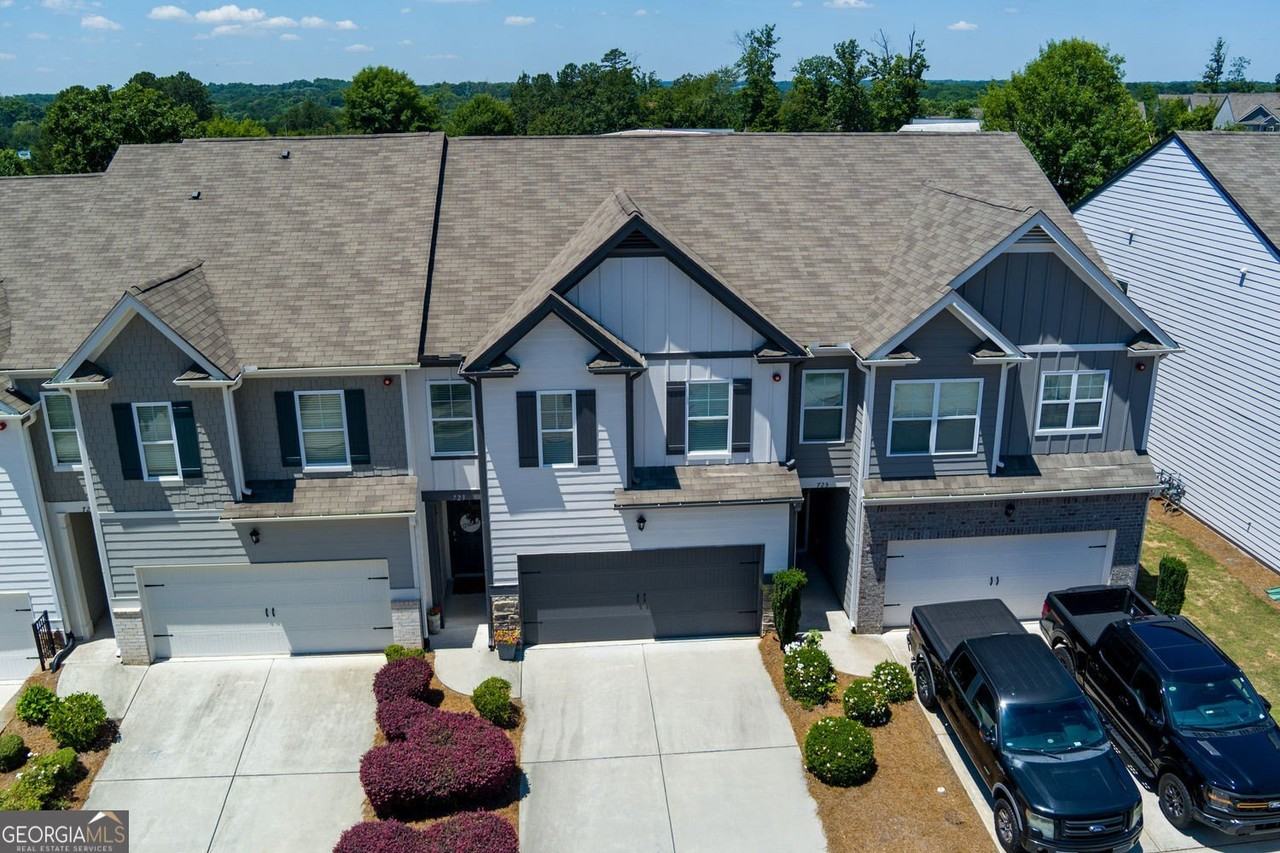 723 Woodstock Grove Dr - Photo 3 of 45