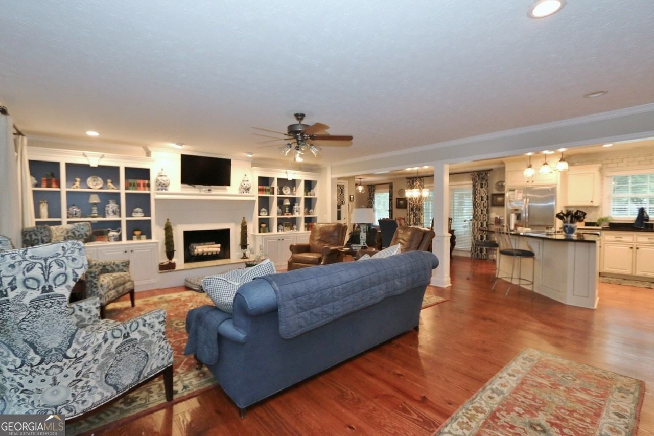 1001 Brownwood Rd - Photo 3 of 20