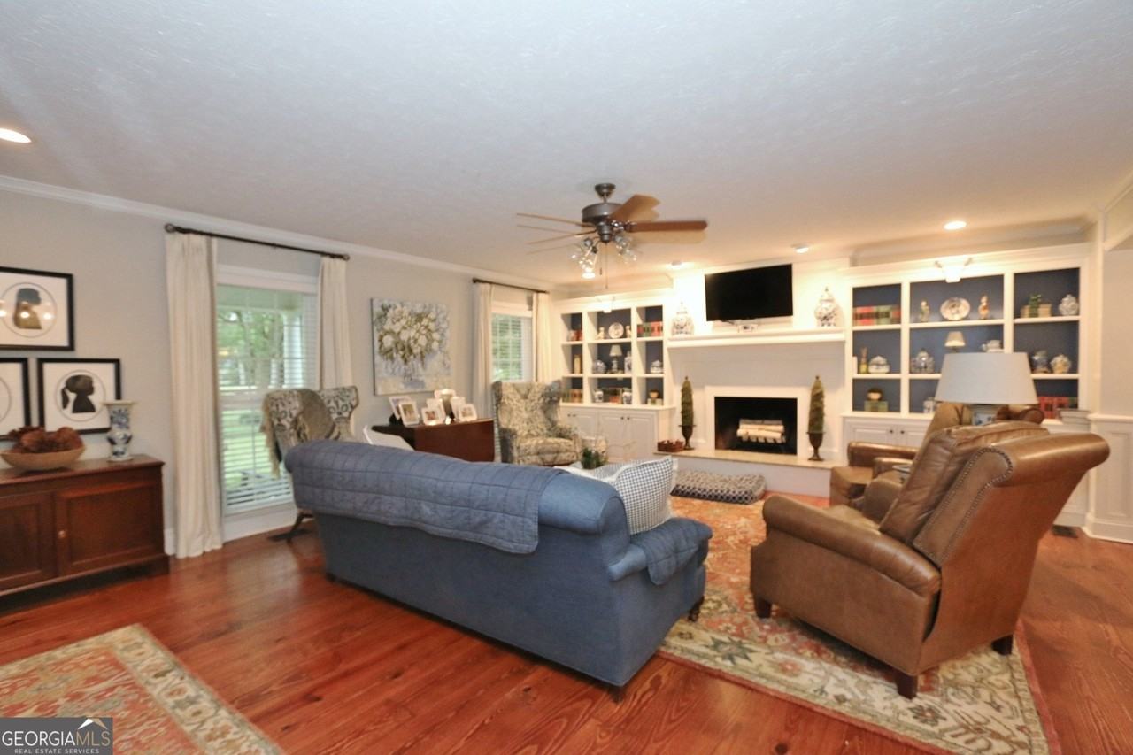 1001 Brownwood Rd - Photo 4 of 20