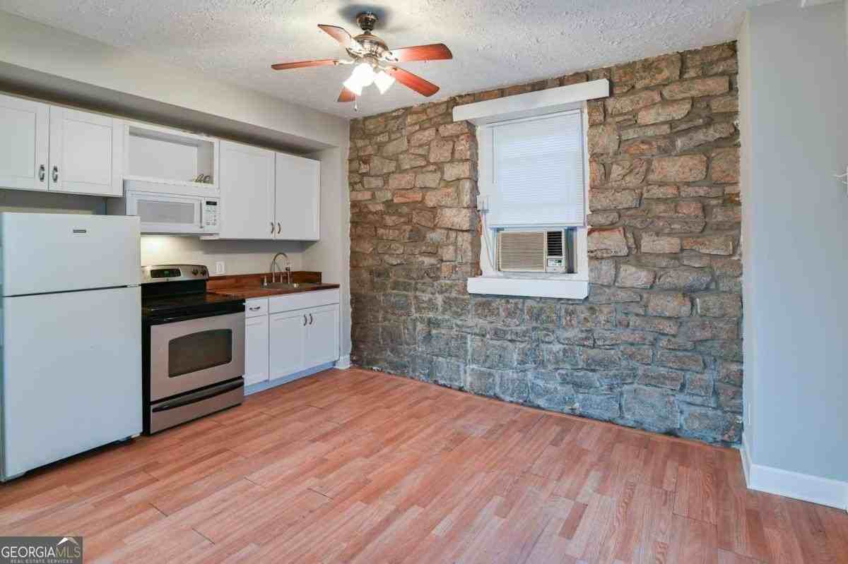 340 W Washington St - Photo 5 of 8