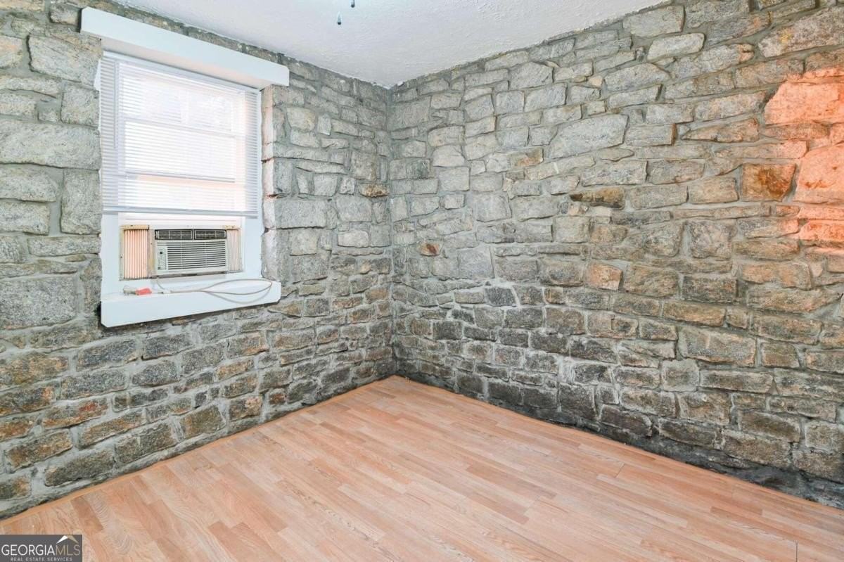 340 W Washington St - Photo 6 of 8