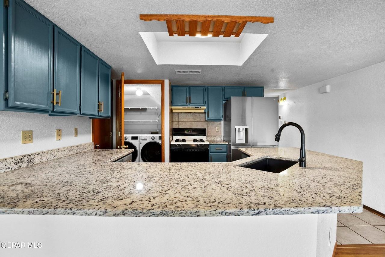 7609 Medano Dr - Photo 4 of 45