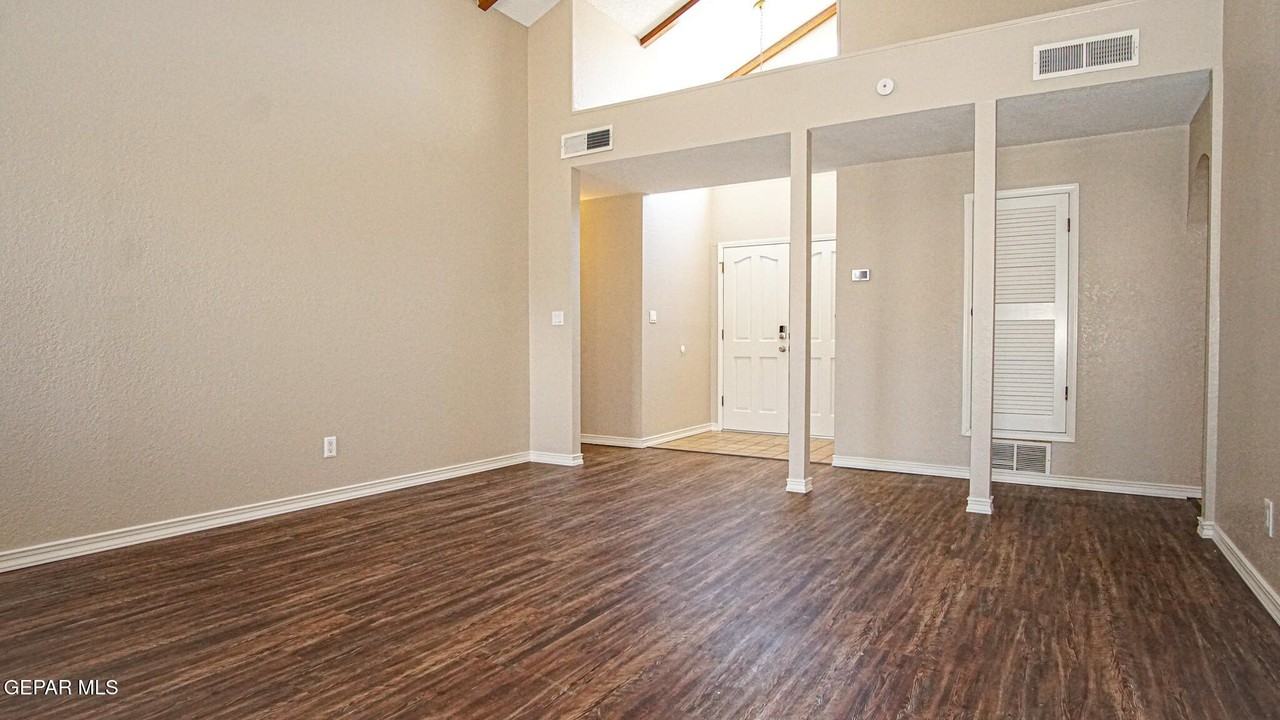 4553 Gen Maloney Cir - Photo 4 of 22