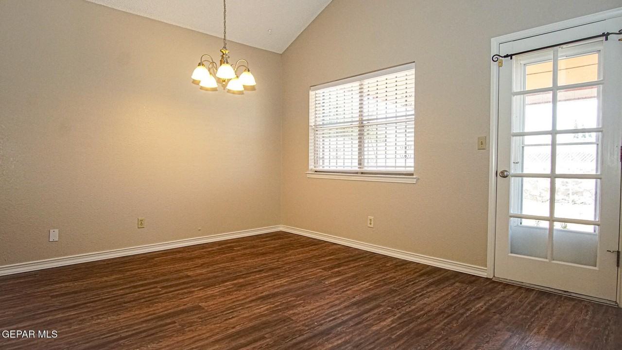 4553 Gen Maloney Cir - Photo 5 of 22