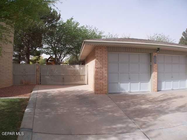 1633 Charles Owens Dr - Photo 2 of 28