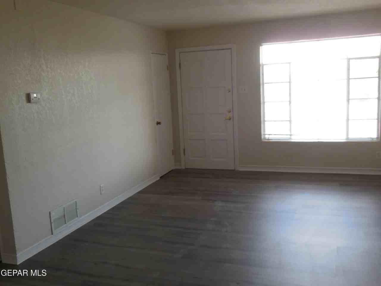 701 W Yandell Dr #8 - Photo 4 of 18