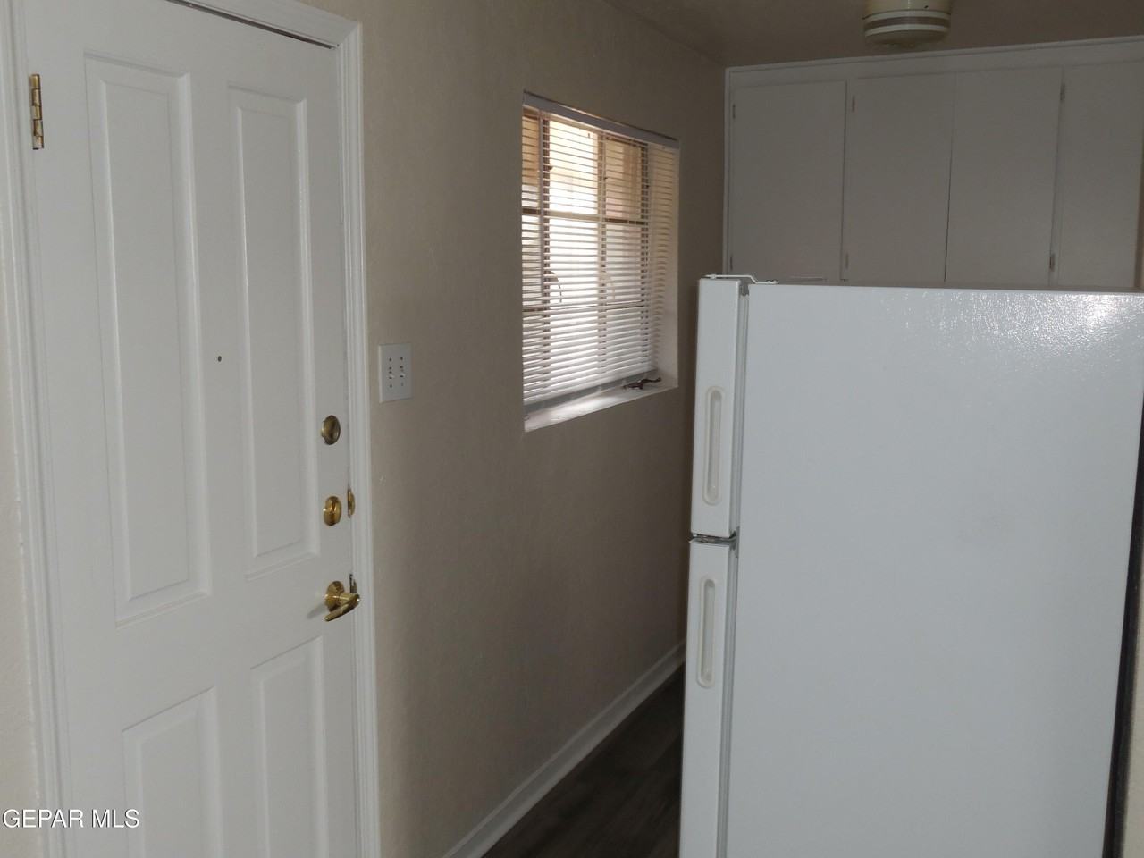 701 W Yandell Dr #8 - Photo 6 of 18