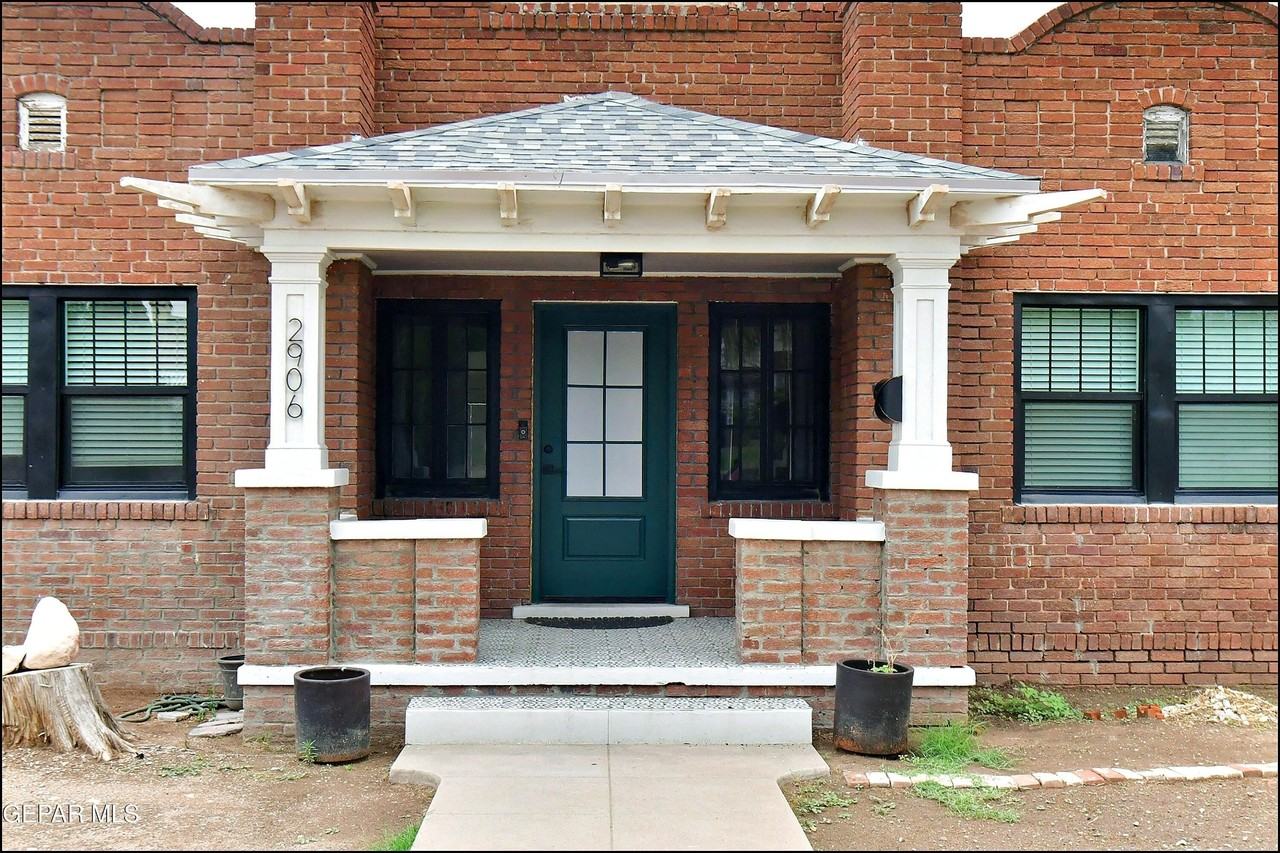 2906 Wheeling Ave - Photo 5 of 48