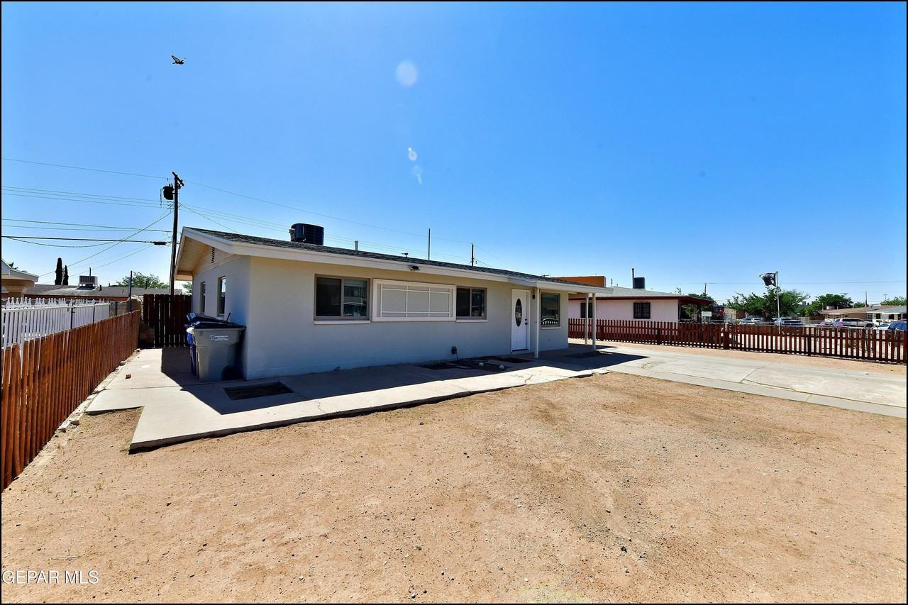 10324 Newport Dr - Photo 2 of 37