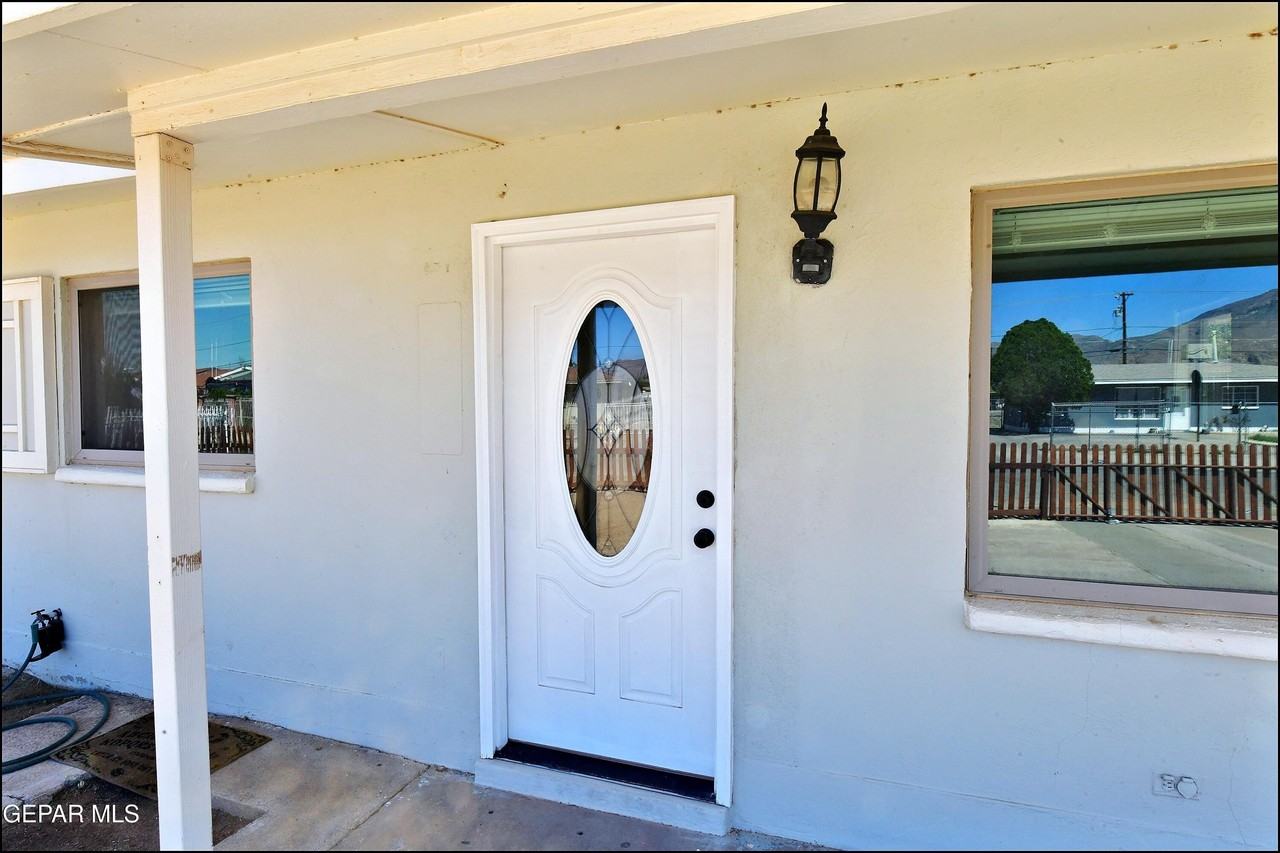 10324 Newport Dr - Photo 5 of 37