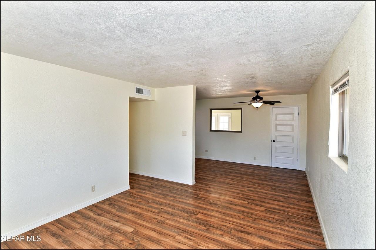10324 Newport Dr - Photo 6 of 37
