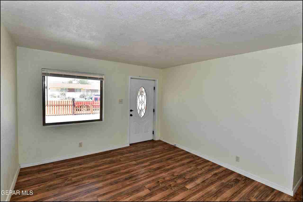 10324 Newport Dr - Photo 7 of 37