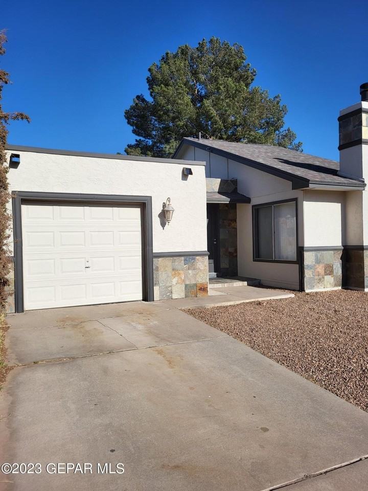 1802 Frank Sinatra Pl - Photo 2 of 32