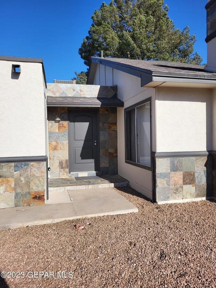 1802 Frank Sinatra Pl - Photo 3 of 32