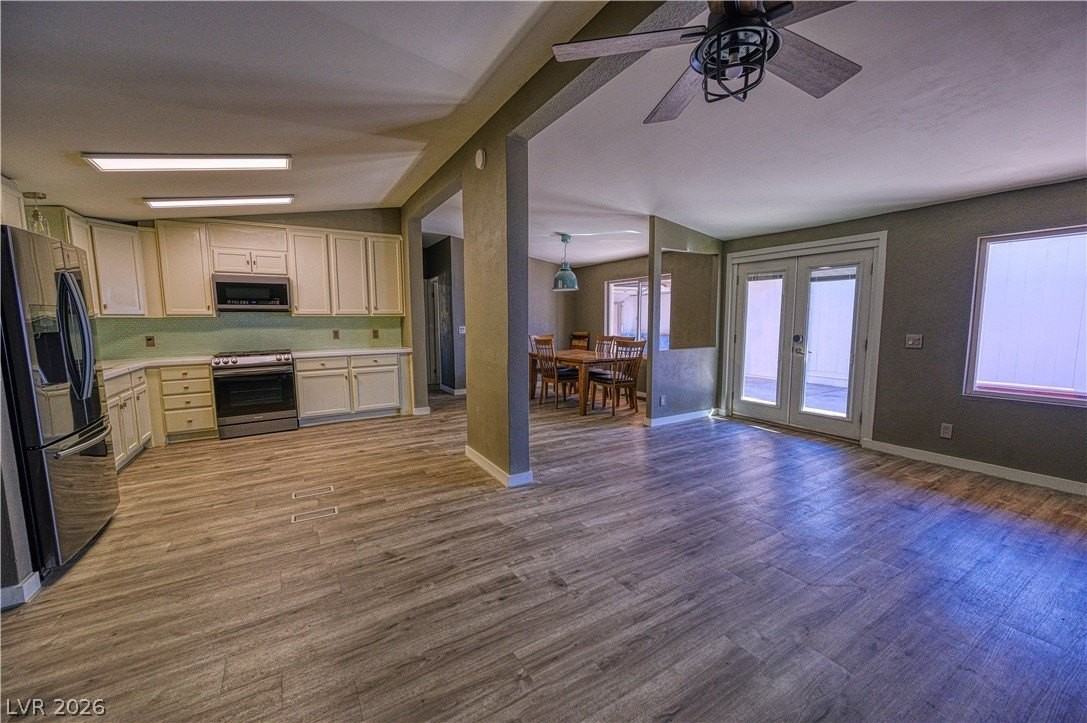 5581 Wheatfield Dr - Photo 2 of 18