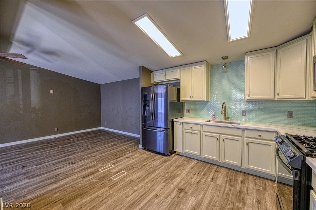 5581 Wheatfield Dr - Photo 4 of 18