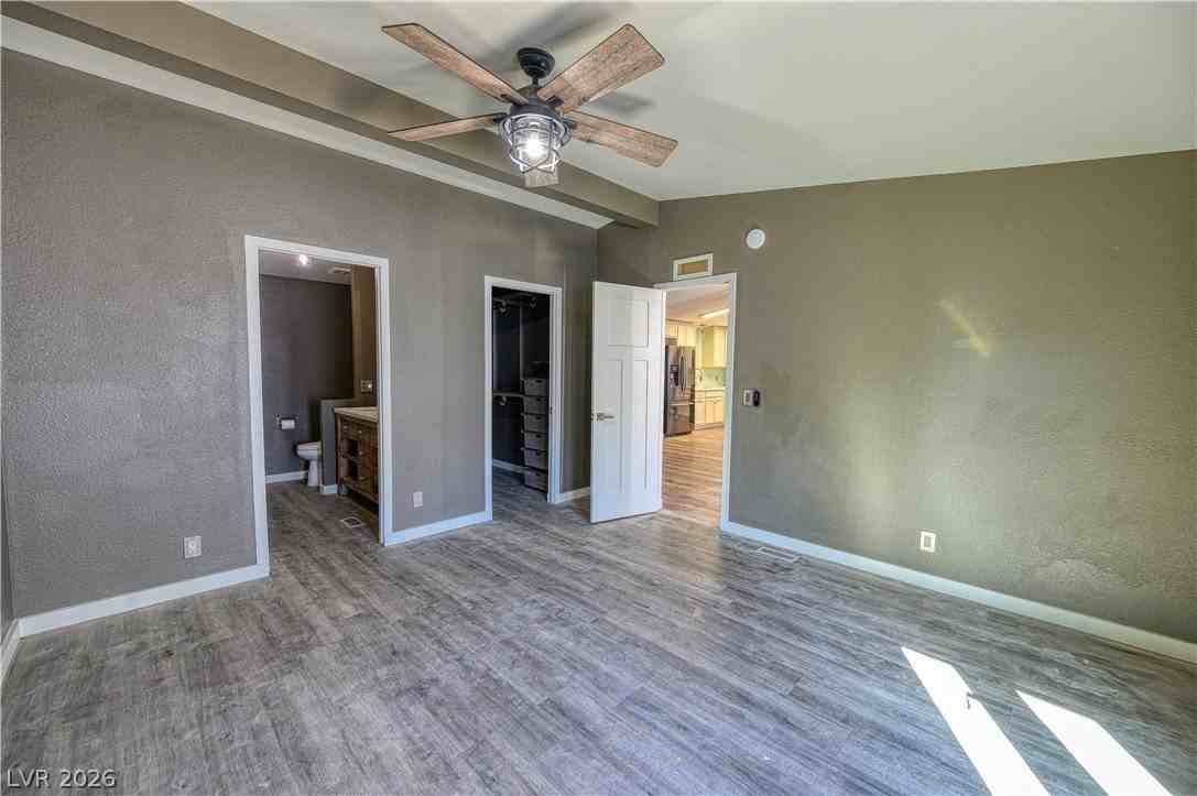 5581 Wheatfield Dr - Photo 7 of 18