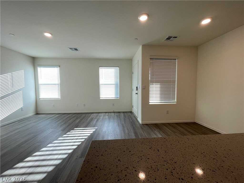 9383 Jade Mesa St - Photo 7 of 30