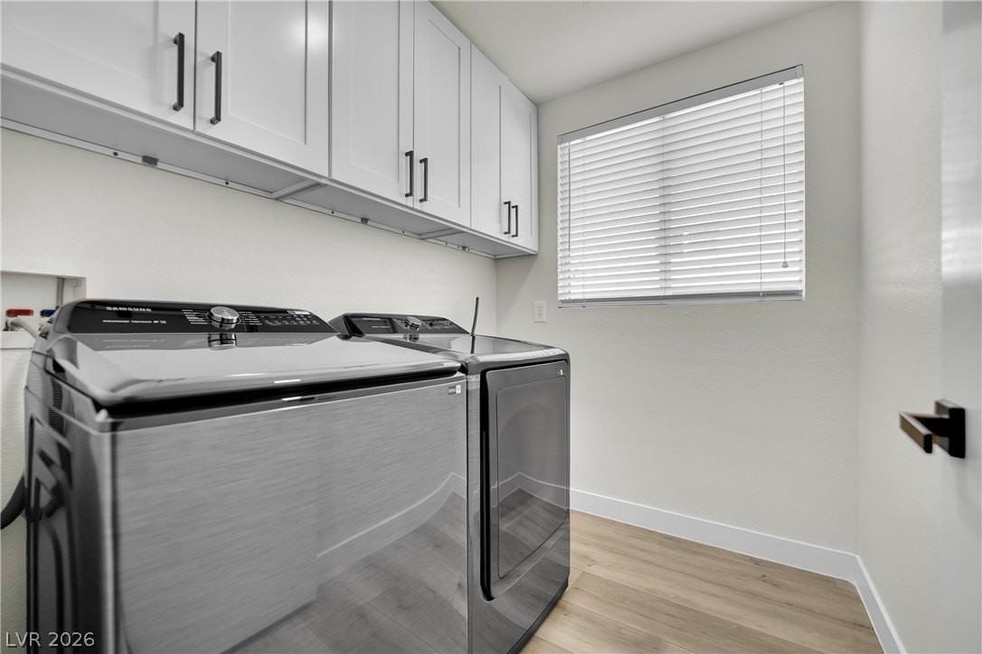 2560 Sundew Ave - Photo 4 of 40