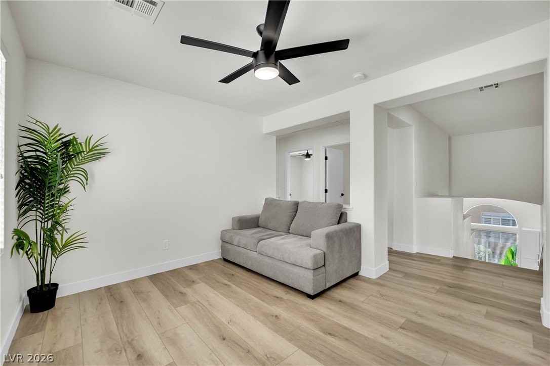 2560 Sundew Ave - Photo 7 of 40