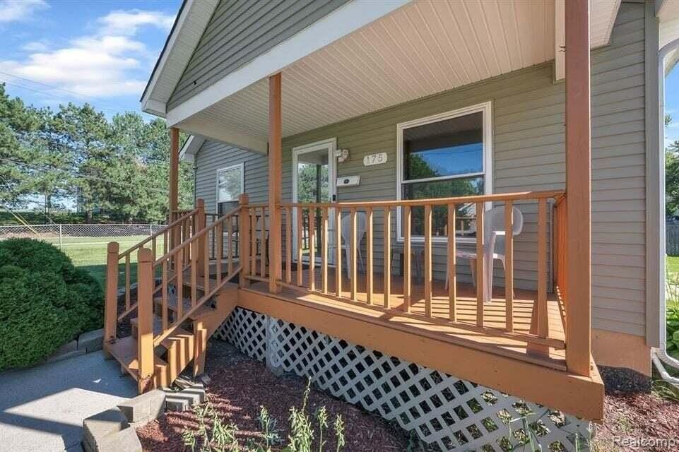 175 Rockwell Ave - Photo 2 of 16