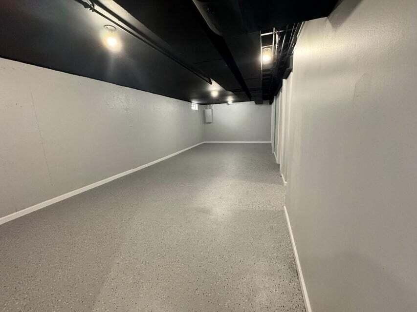175 Rockwell Ave - Photo 4 of 16