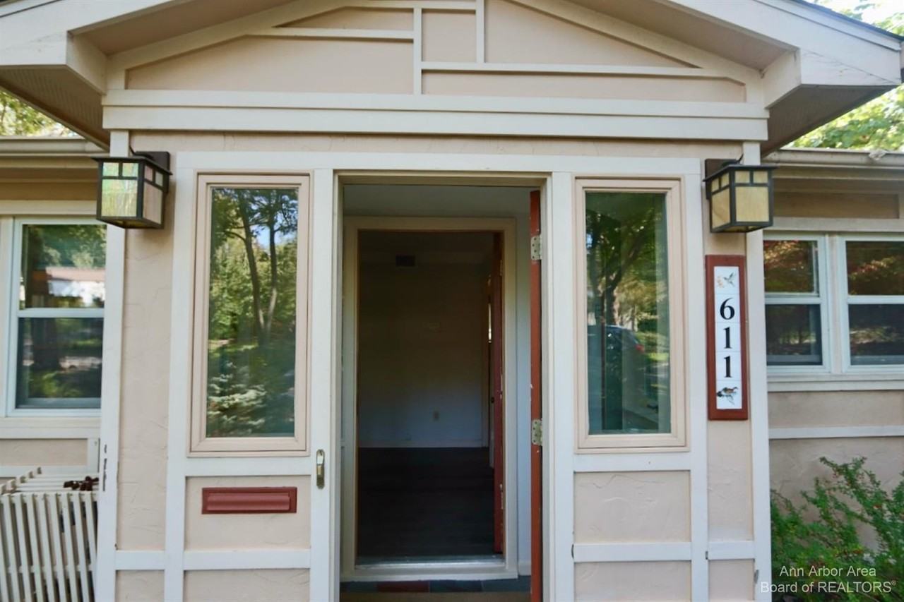611 Robin Rd - Photo 5 of 31