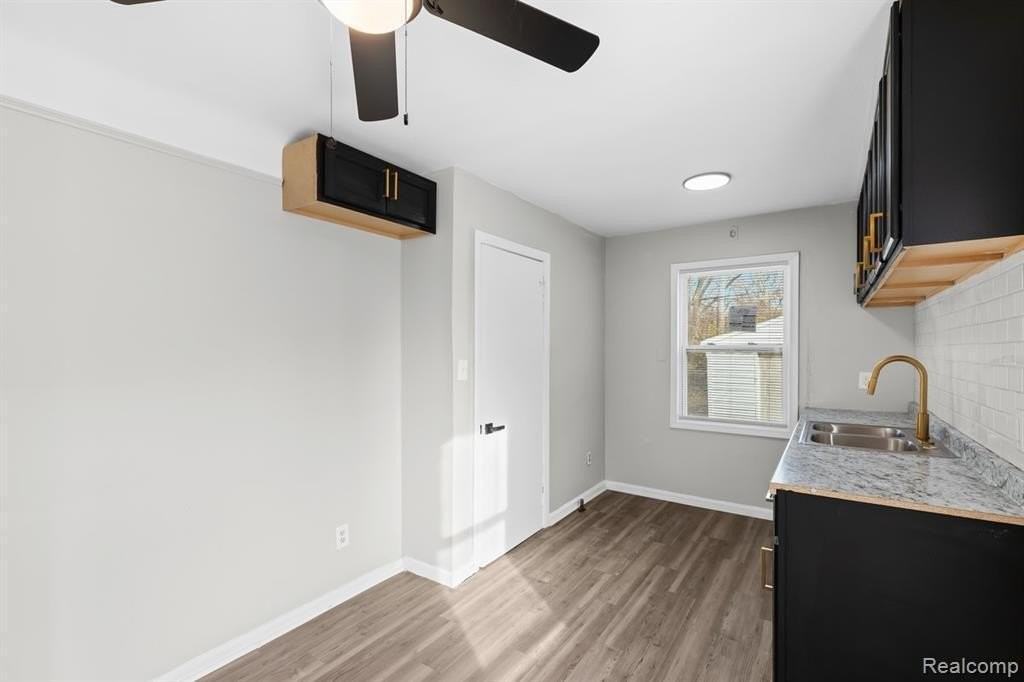 19450 Heyden St - Photo 4 of 10