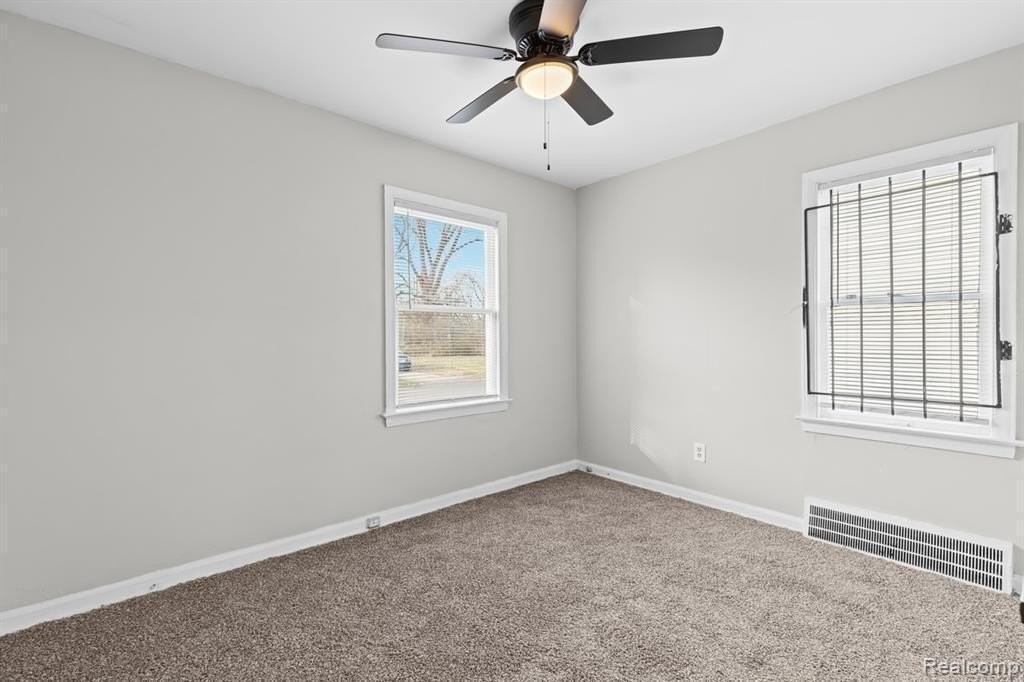 19450 Heyden St - Photo 5 of 10