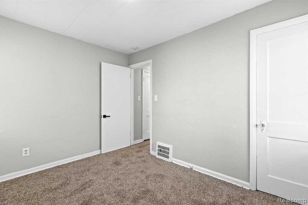 19450 Heyden St - Photo 6 of 10