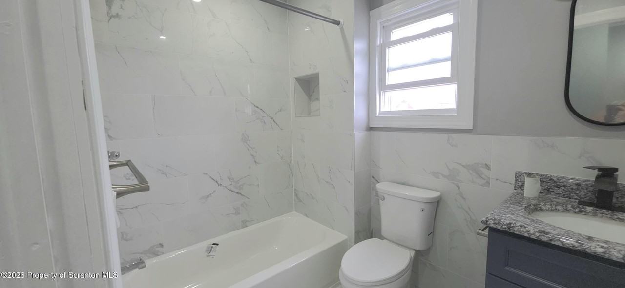 215 S Valley Ave #2ndFL - Photo 3 of 14