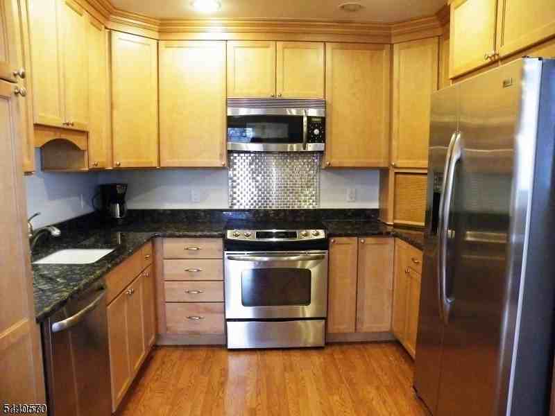 143 Elmer St - Photo 2 of 9