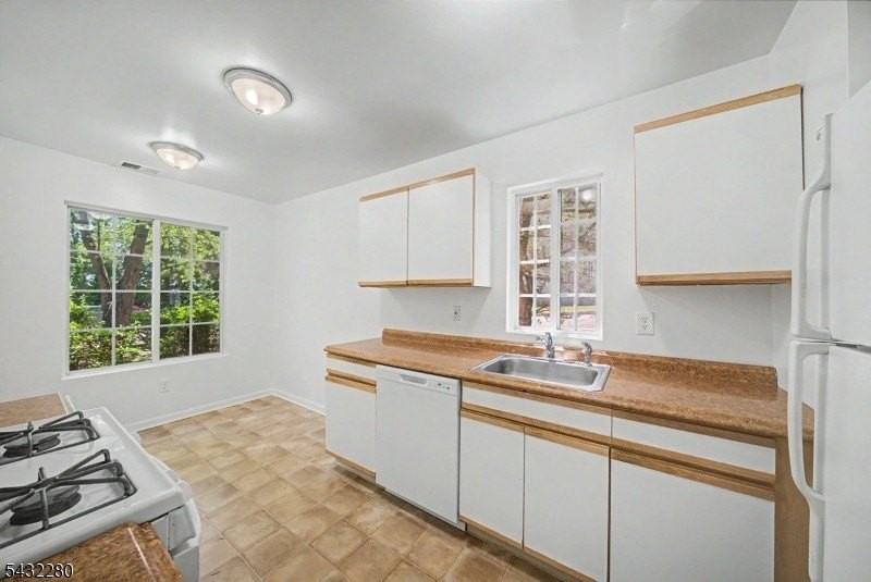 415 Union St - Photo 5 of 36
