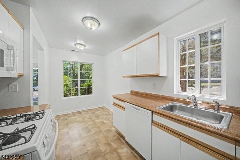 415 Union St - Photo 7 of 36