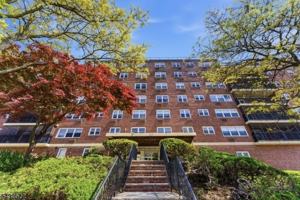 featured image of 415 Claremont Ave