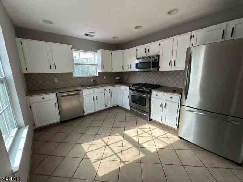 168 Potomac Dr - Photo 2 of 23