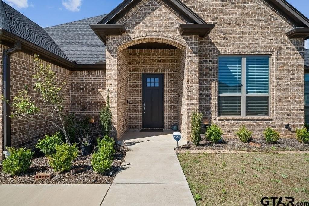 14139 Lexi Ct - Photo 2 of 31