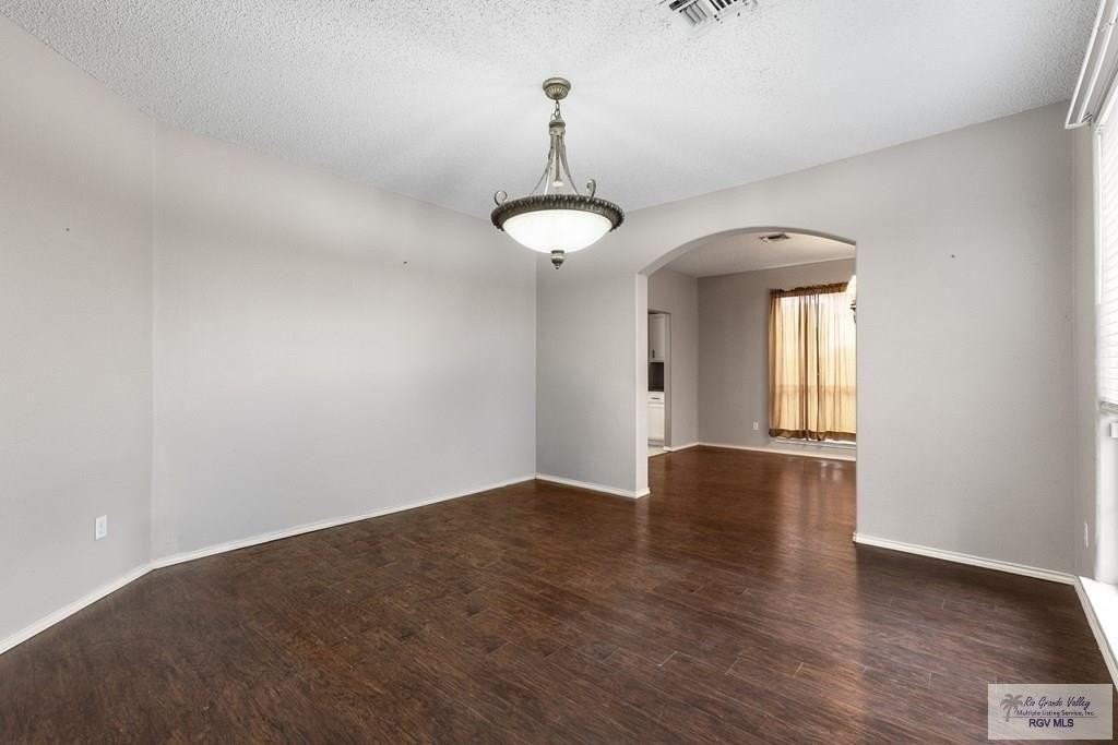 2784 Woodside - Photo 2 of 34