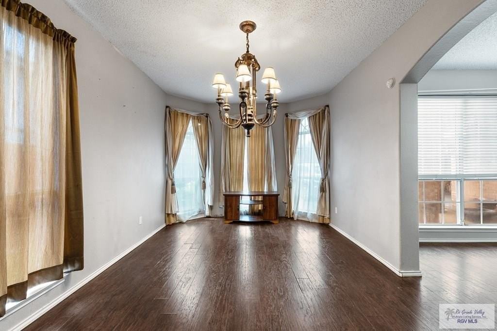 2784 Woodside - Photo 3 of 34