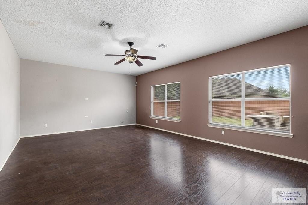 2784 Woodside - Photo 4 of 34