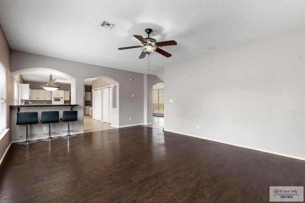 2784 Woodside - Photo 5 of 34