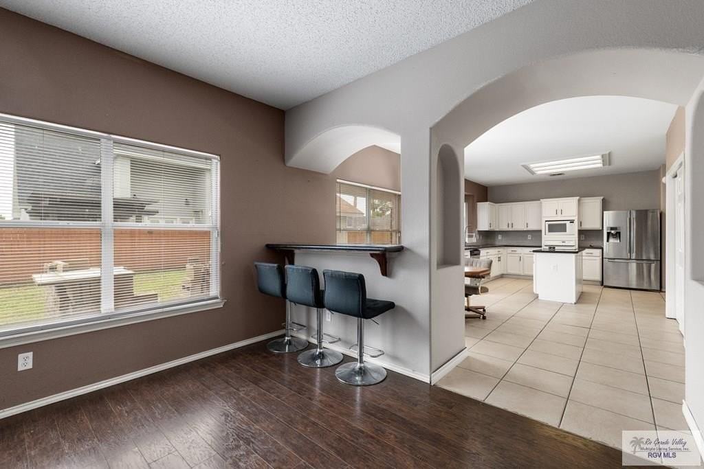 2784 Woodside - Photo 6 of 34