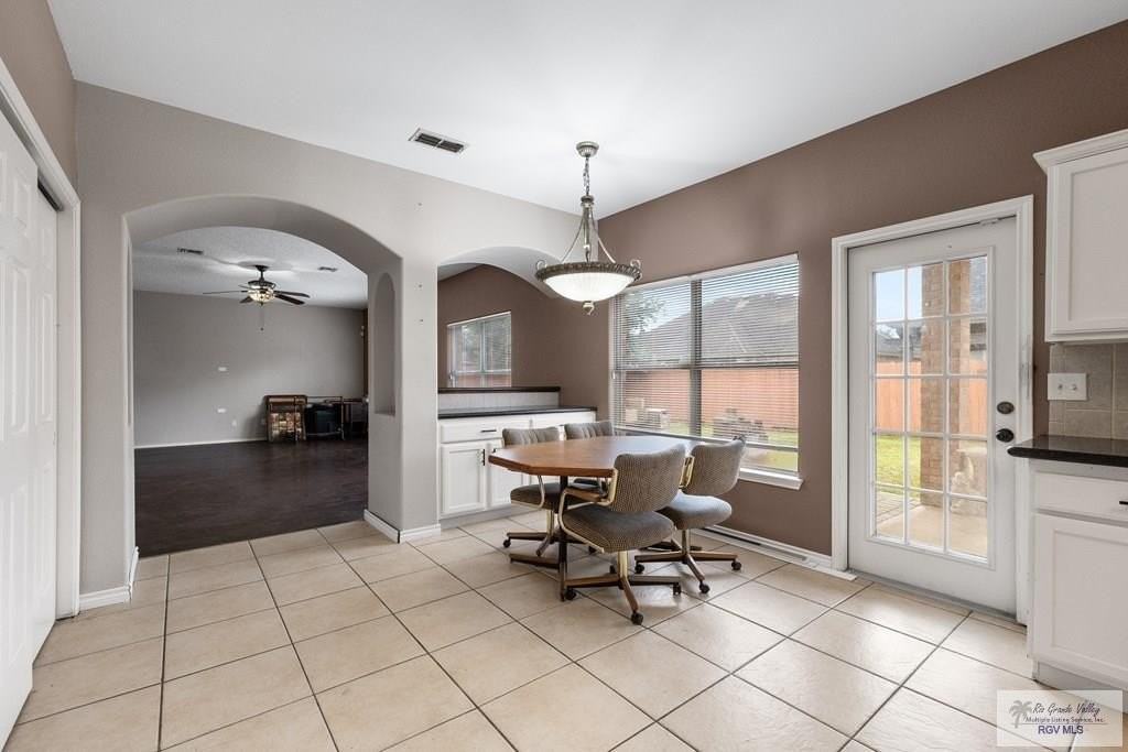 2784 Woodside - Photo 7 of 34