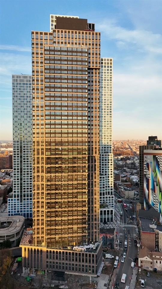505 Summit Ave #1811